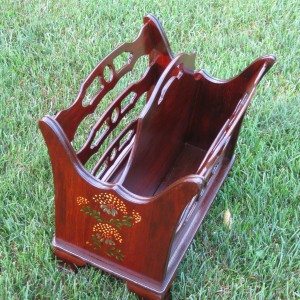 The old magazine rack was cleaned, repainted and varnished