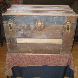 The client brought an old trunk with visions of flowers