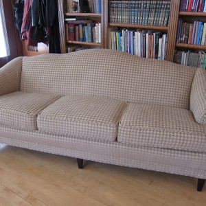 A bold houndstooth pattern and the removal of the skirt completely transform this sofa